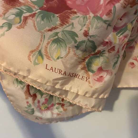 Vintage Laura Ashley Silk floral Scarf shabby cottage chic 35” square Italy pink - Picture 5 of 7
